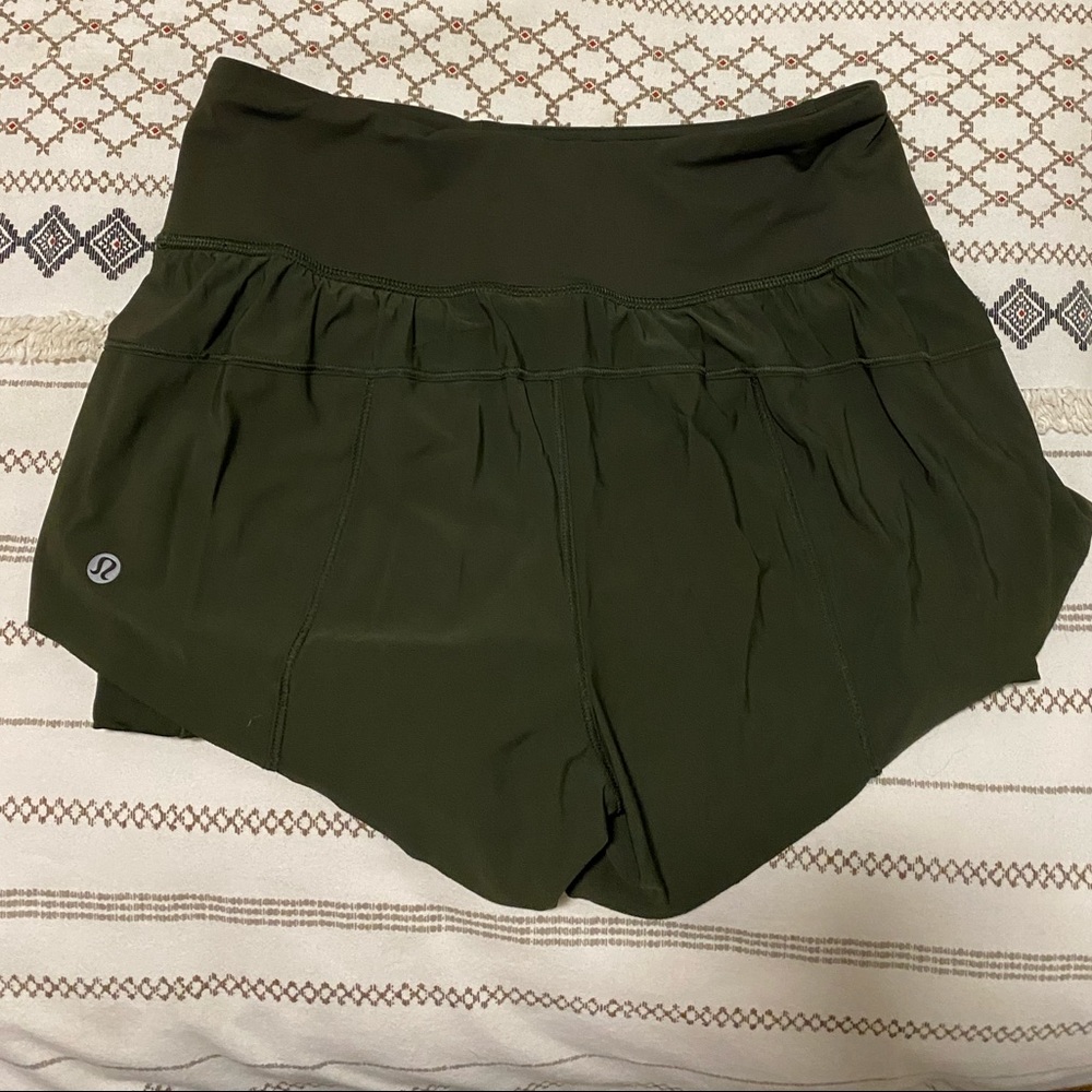 Lululemon athletic shorts 2.5 “